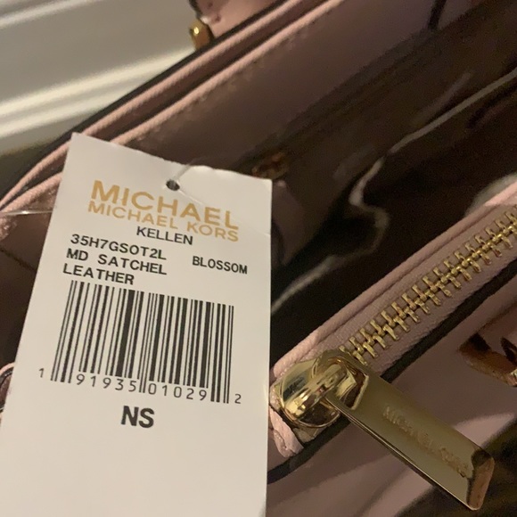 Michael Kors saffiano leather satchel bag - Picture 3 of 3